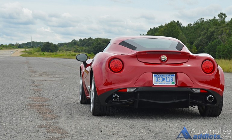 2015-alfa-romeo-4c-rear-2