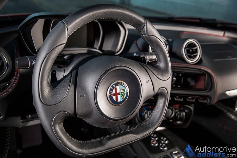 2015-alfa-romeo-4c-steering-wheel