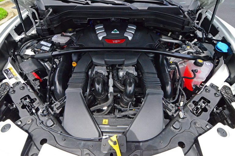 2018-alfa-romeo-stelvio-quadrifoglio-engine