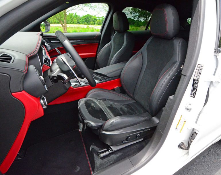 2018-alfa-romeo-stelvio-quadrifoglio-front-seats