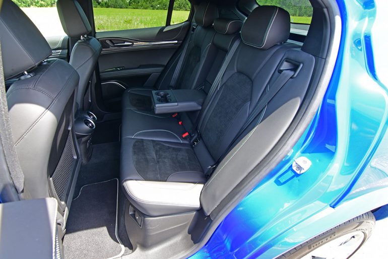 2020 alfa romeo stelvio quadrifoglio back seats