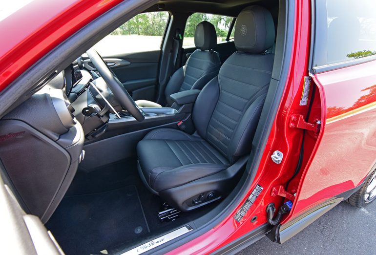 2024 alfa romeo tonale veloce front seats
