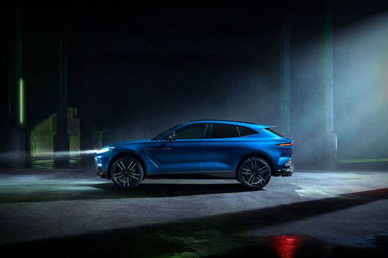 2023 aston martin dbx 707 side