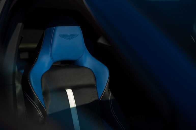 2023 aston martin dbx 707 front seat