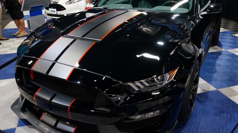 2016 Ford Mustang Shelby GT350 and GT350R Make Appearance at Barrett-Jackson in Palm Beach, FL – Video
